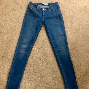 Skinny Levi’s women’s 26 jeans